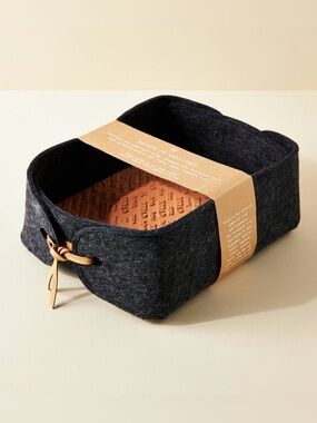Anthropologie Bread Basket & Warming Tile Set by Heartfelt, Like New